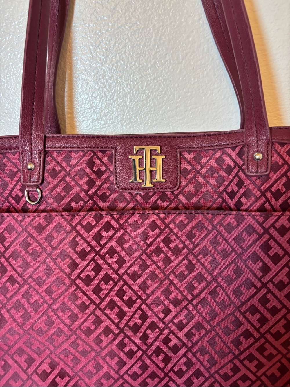 Tommy Hilfiger Burgundy Logo Jacquard Fabric Tote with Gold TH Accent - Picture 3 of 6